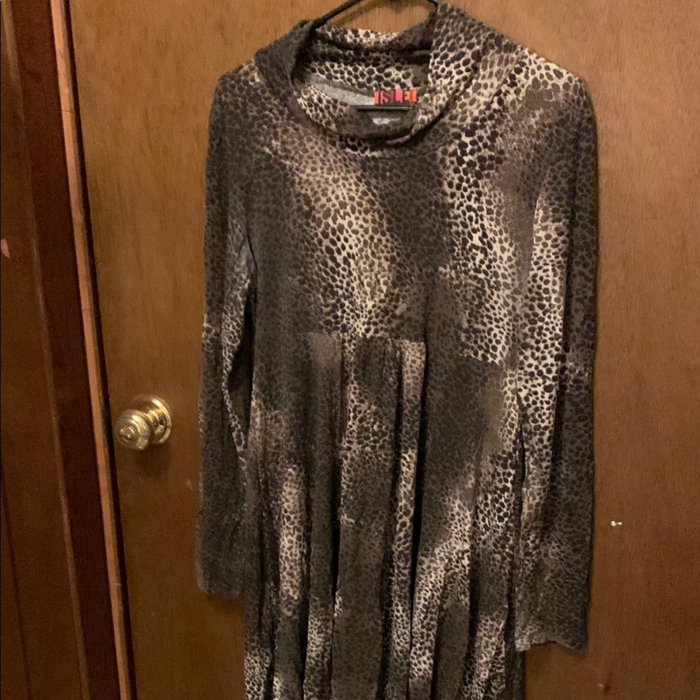 Isle Apparel Chic Leopard Print Long Sleeve Dress Size Medium